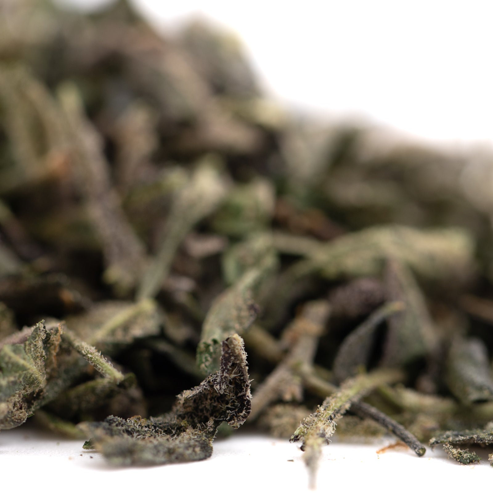 Dosi Mango THCa trim with green loose leaf hemp flower