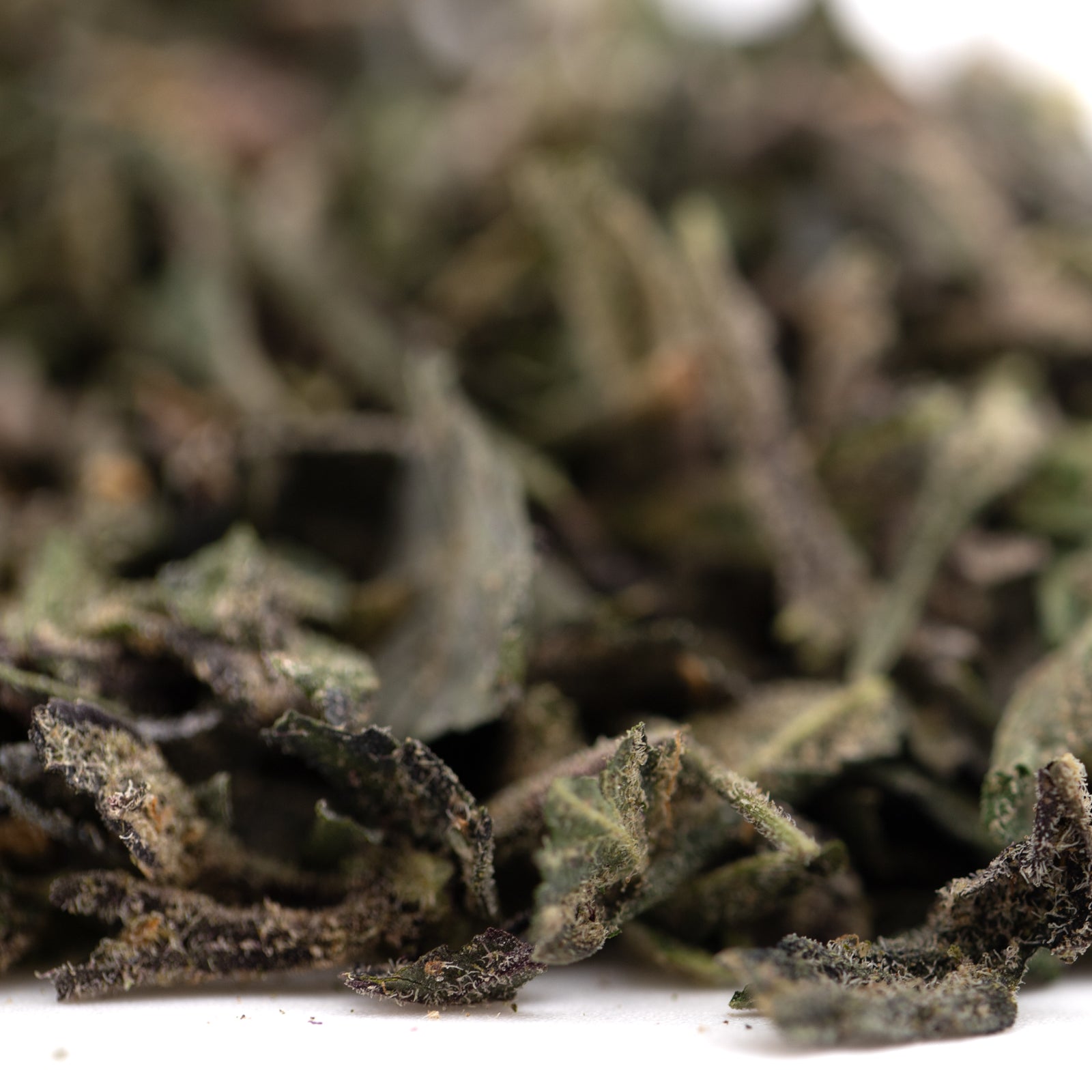 Dosi Mango THCa trim with green tea leaves, dried hemp flower