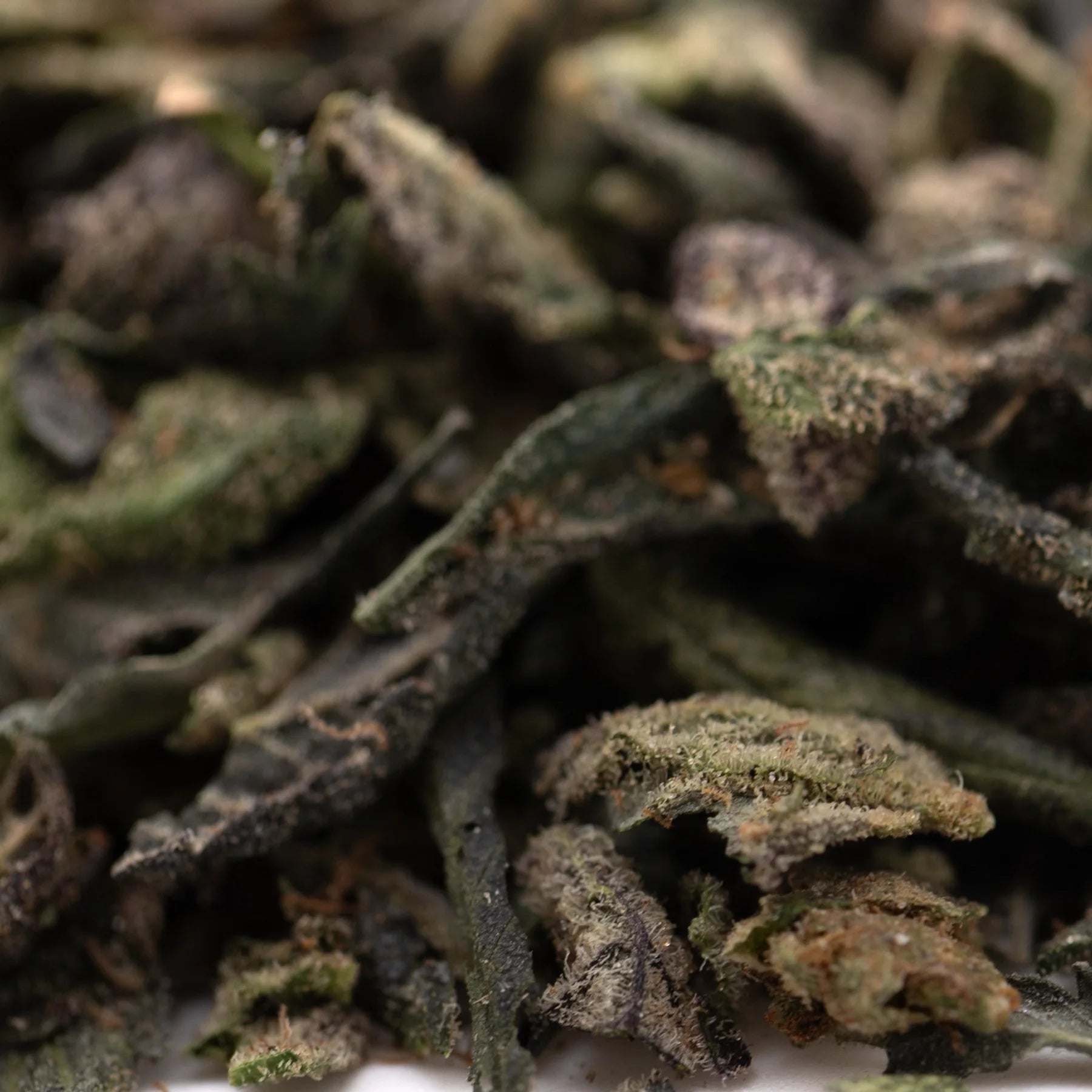 Dried dark green and brown thca trim wholesale tea leaves with textured surface for party animals indoor and animal cookies