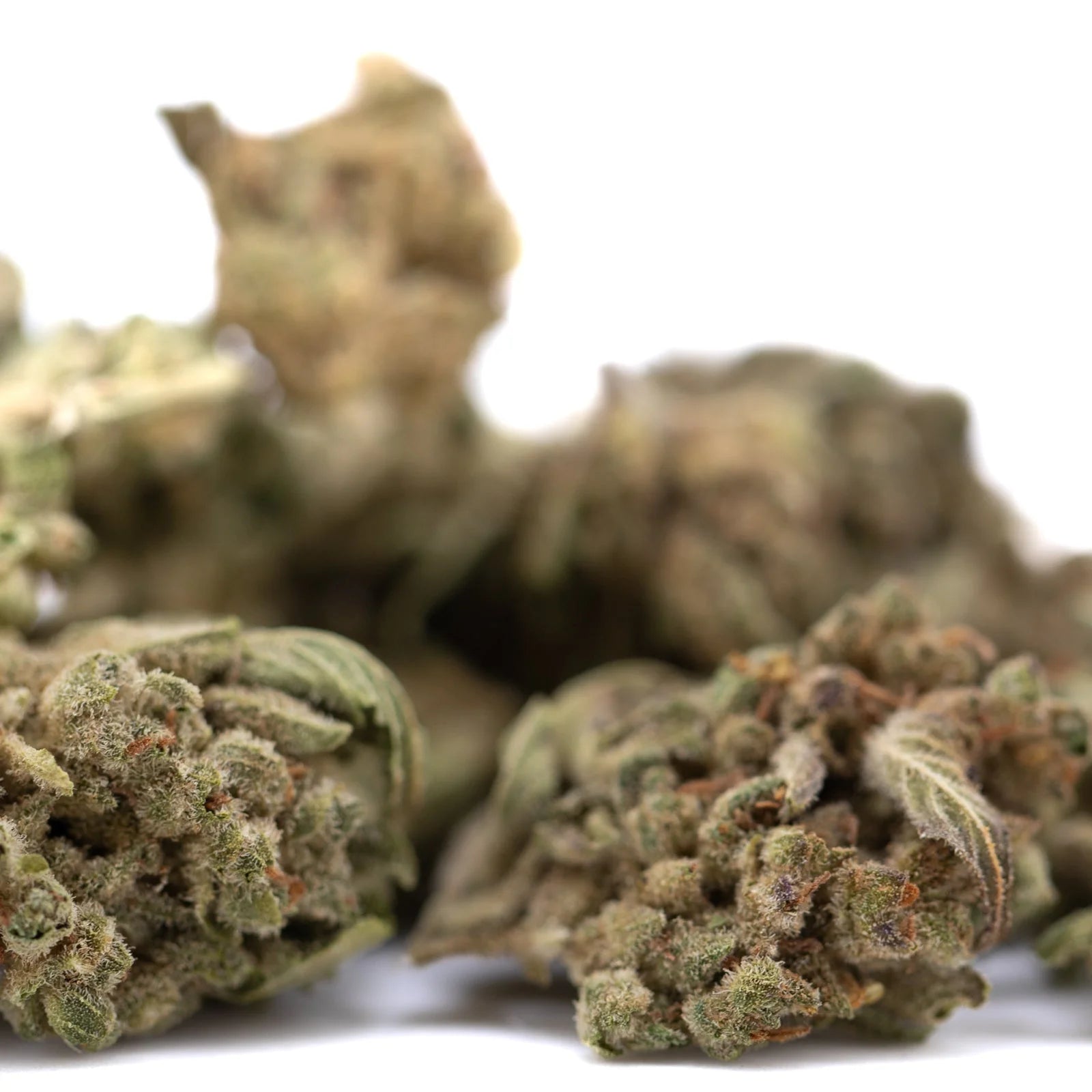 TriCross THCa Flower Smalls: Green-brown buds with trichomes